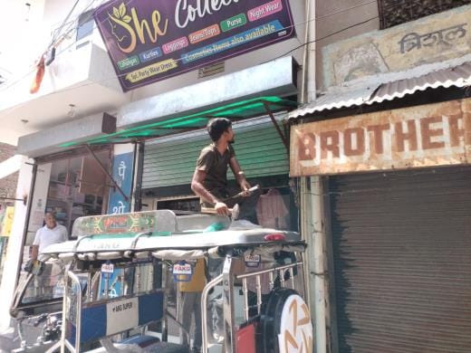 Shopkeepers removed their sheds on holiday and had to pay one to one and a half thousand rupees.