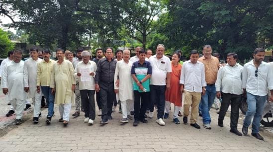 In Gorakhpur, BJP leaders and traders staged a sit-in at the police office, demanding action.