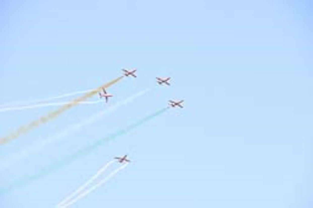 Air Show: People thrilled to see the feats of Suryakiran team, 9 aircraft will fly, CM Saini will participate