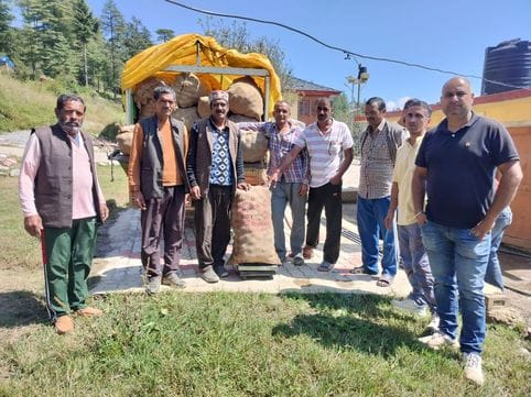 150 bags of apples arrived at the Jwalapur procurement center