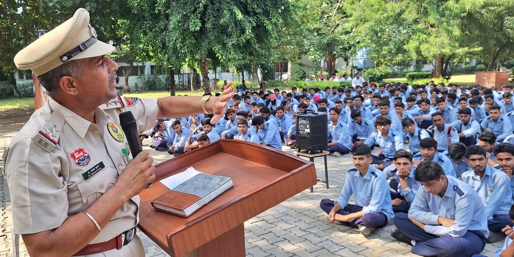 Students took an oath to stay away from drugs.