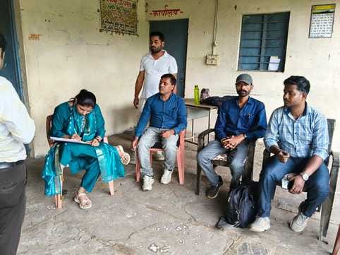 कार्यवाही करता हुआ जांच दल