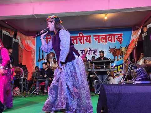 The audience danced to the plays of Poonam from Shimla and Sanjay from Kullu.