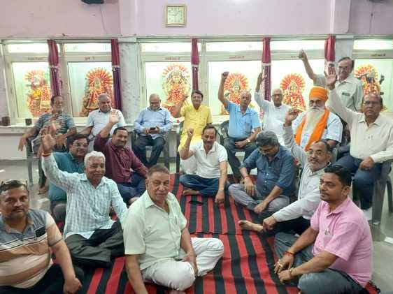 Link road, people of three colonies held meeting