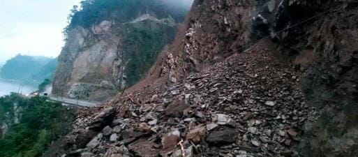 Landslide blocks road in Muglin, stranding thousands of commuters