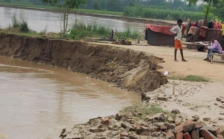 Saryu is decreasing, two houses and 60 bigha farmland are submerged in the river.