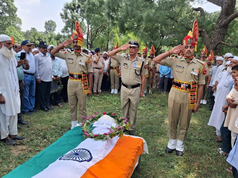 BSF ASI Karmadin passes away, cremated with state honours