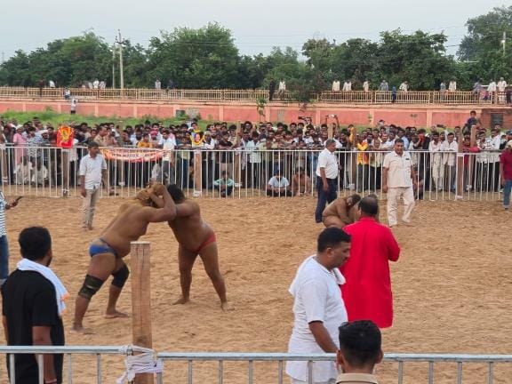 Wrestlers showed their strength