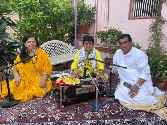 Devotees danced to the hymns of JSR Madhukar.