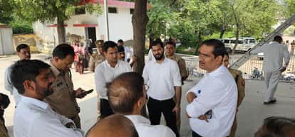 8 Council Members Arrive at DM's Office to Submit Resignations