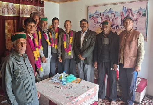 Pensioners deliberated on several issues at a meeting held in Narain.