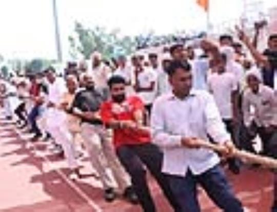 Sarpanches from Tohana and Narwana won the tug-of-war.