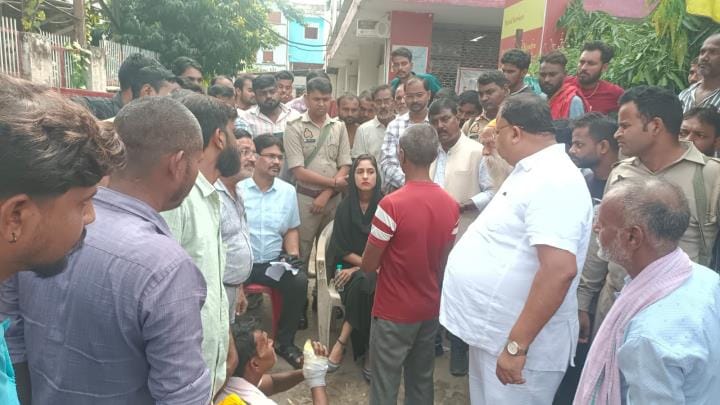 Rae Bareli's Sadar MLA Aditi Singh said - This is my city, I will hit anyone who threatens me with 10 shoes.