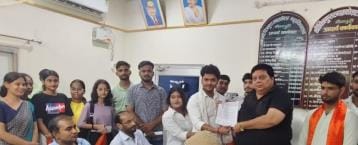 Demand to distribute tablets to students