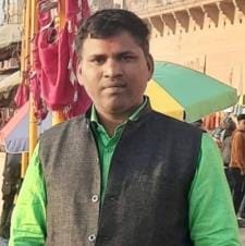 Teacher trapped under the wheel of a container and dragged for five meters, dies
