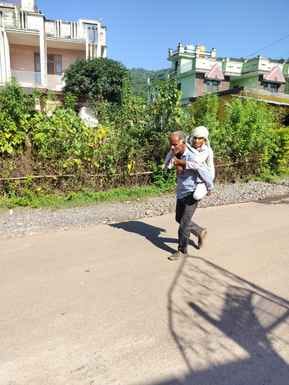 Carrying his old mother on his back, he reached Katli Road.