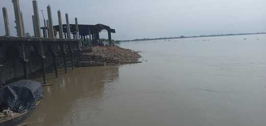 The water level of Saryu reached 15 cm above the danger mark.