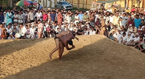 Abu Bakr defeated Zakir to win the wrestling match.