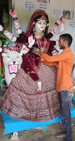 Sculptors busy in finalizing the statues