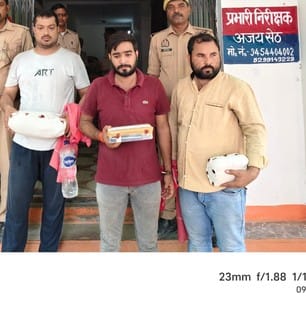 Three smugglers who brought hashish from Nepal were sent to jail.