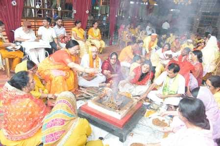 Navratri's Sharad Utsav started with great pomp in Dholra temple.