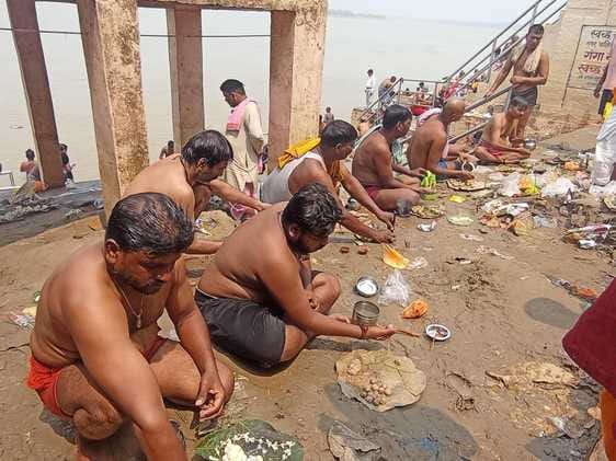Tarpan was performed by making a ball of khoya and barley flour, farewell to the ancestors.