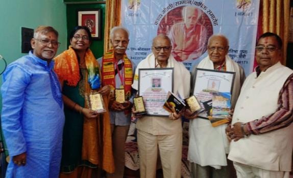Dr. Uma and Dr. Vishwambhar were honored with the Bhikshu Sahitya Manjari Award.