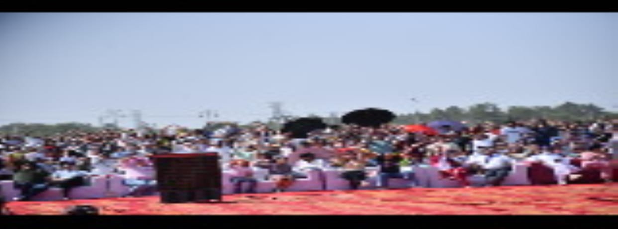 The Surya Kiran team performed stunts in the sky, sometimes making a heart out of smoke and sometimes a Y for the youth.