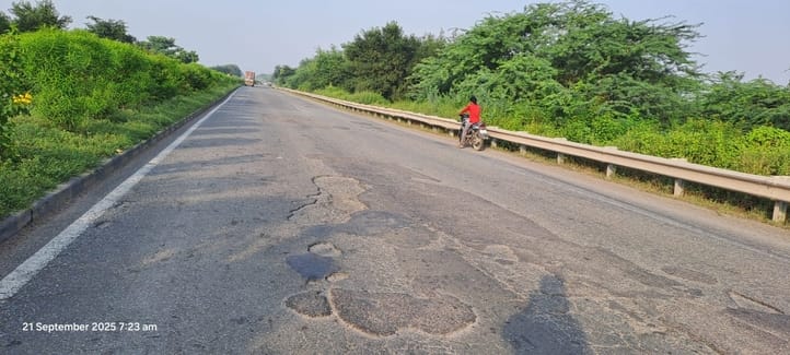 Toll collection of Rs 30 lakh per day, potholes at every 20 steps