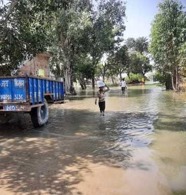 Ganga floods threaten over 100 villages