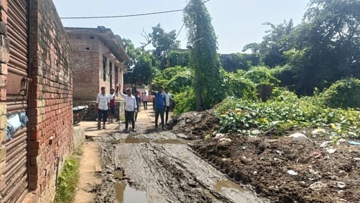 Mud on the main road, villagers angry before Navratri