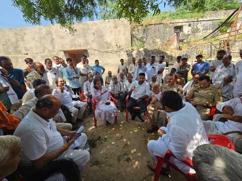 Farmers are adamant on removing two check dams built on the Govardhan Drain