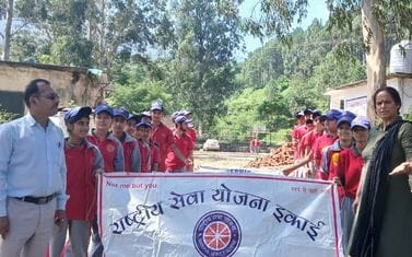 Volunteers of Gowda School organised a rally and gave the message of cleanliness.