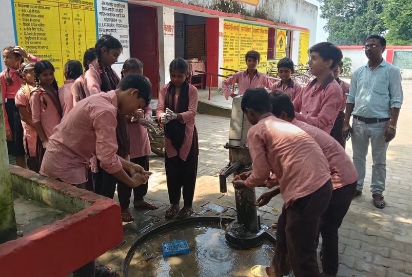 Siddharthnagar News: Told children how to wash hands