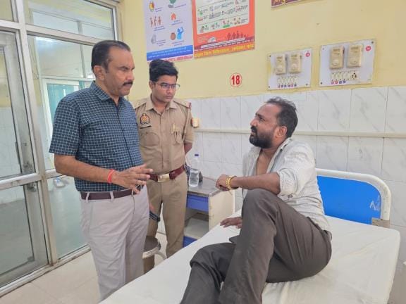 Scuffle between constable and information department employee, video goes viral