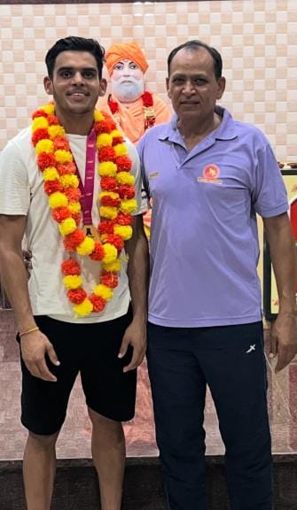 Rohit Dabadha will lead the Indian hockey team in the Sultan Johor Cup, which will be held in Malaysia from October 11 to 18.