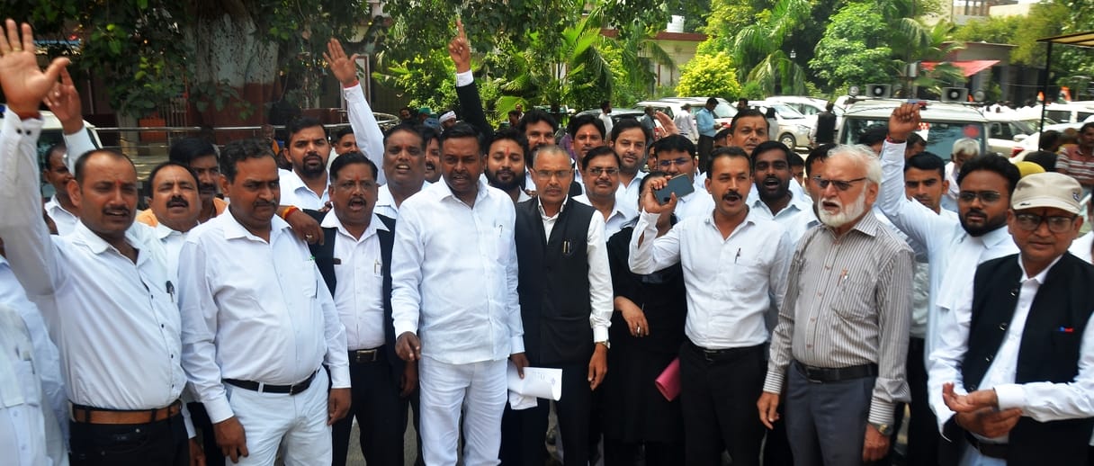 Advocates expressed their displeasure and demanded action against the policemen.