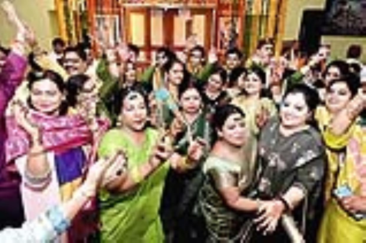 The mehendi ceremony was held with great pomp and show; Shri Ram's wedding procession will be taken out today.