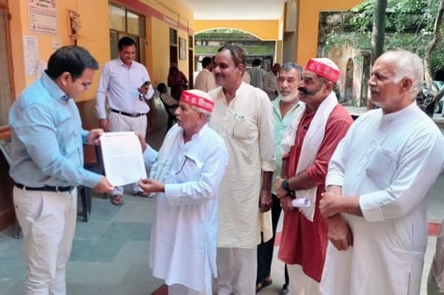 Demanded from the Chief Minister to increase the sugarcane price