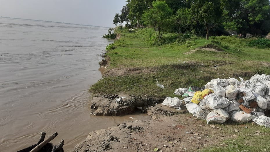 Saryu rests on the red mark... many houses at the mouth of the cut