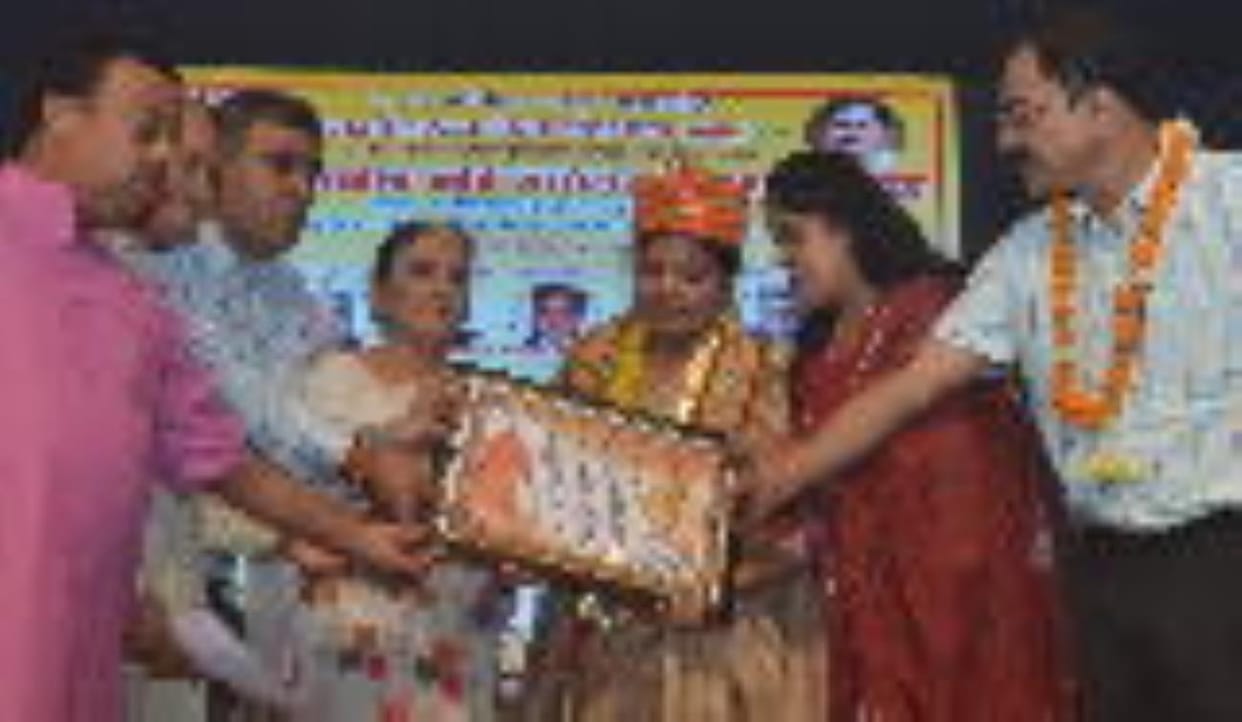 Poems show patriotism, love and respect for Hindi