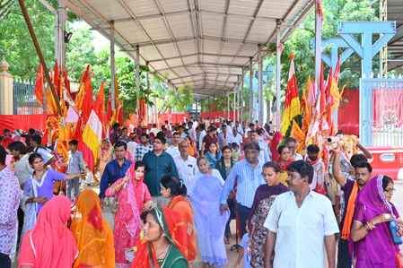 नवरात्रा पर्व पर उमड़ी श्रद्धालुओं की भीड़