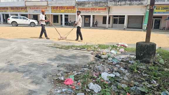 Piles of garbage pile up in Pratapnagar grain market