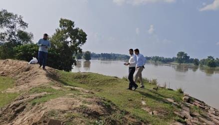 Due to rain in Nepal, the water level of Rohin and Rapti rivers increased.
