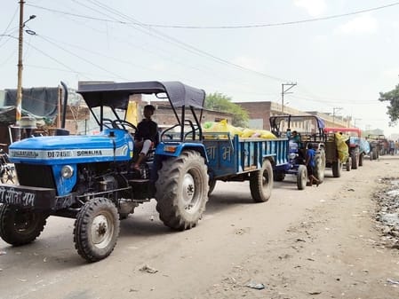 Paddy arrivals begin at centres, but hopes of good prices remain unfulfilled