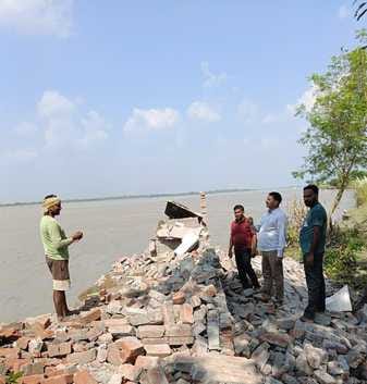 Sharda wreaks havoc in Grant 12, five concrete houses submerged in the river