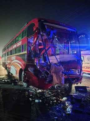 Four vehicles collided one behind the other on the highway, nine passengers injured