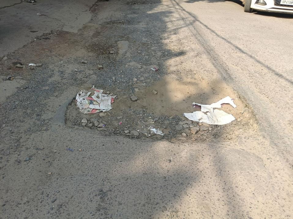Lakhpedabag road is full of potholes, making it difficult to walk