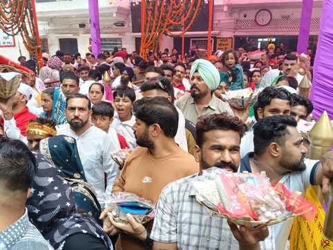 Housewives and common consumers expressed happiness over the reduction in the prices of dairy products.