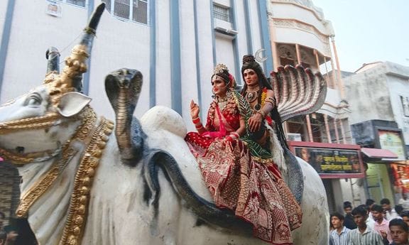 Shiva procession was taken out in the city before Ramlila, there was a shower of flowers.
